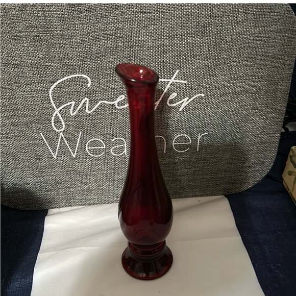 Vintage Avon Empire Green Decanter/Bud Vase and Ruby Red Bud Vase. Set of Two. - Picture 10 of 11